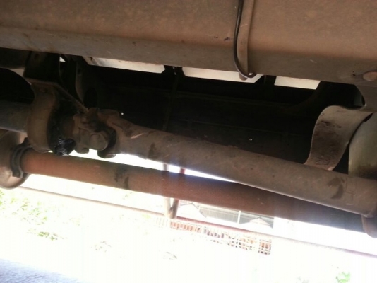 รถฮีโน่ 10 ล้อ ตู้แห้ง 220 แรงม้า. ปี 48  สนใจติดต่อ 081 - 6079515