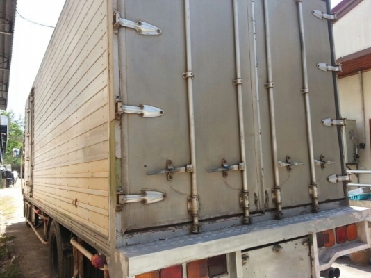 รถฮีโน่ 10 ล้อ ตู้แห้ง 220 แรงม้า. ปี 48  สนใจติดต่อ 081 - 6079515