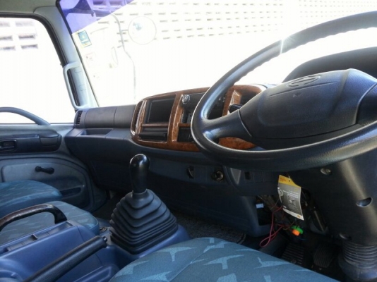 รถฮีโน่ 10 ล้อ ตู้แห้ง 220 แรงม้า. ปี 48  สนใจติดต่อ 081 - 6079515