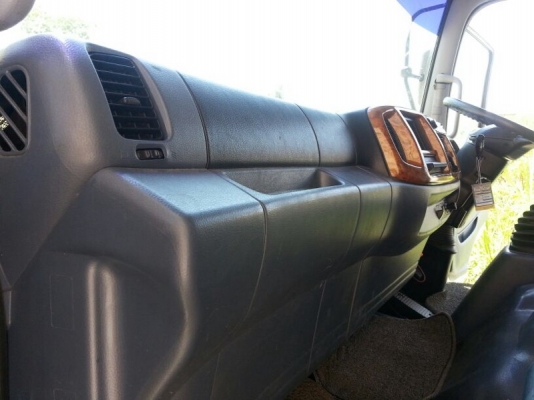 รถฮีโน่ 10 ล้อ ตู้แห้ง 220 แรงม้า. ปี 48  สนใจติดต่อ 081 - 6079515