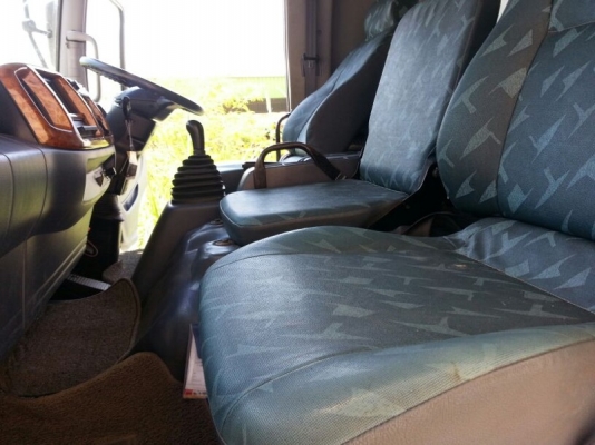 รถฮีโน่ 10 ล้อ ตู้แห้ง 220 แรงม้า. ปี 48  สนใจติดต่อ 081 - 6079515