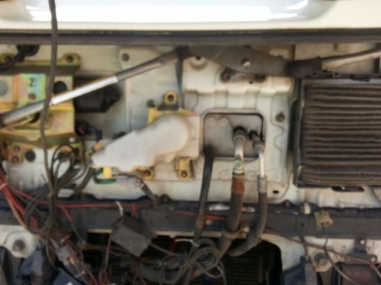 รถฮีโน่ 10 ล้อ ตู้แห้ง 220 แรงม้า. ปี 48  สนใจติดต่อ 081 - 6079515