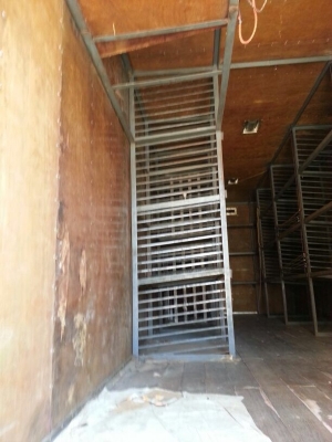 รถฮีโน่ 10 ล้อ ตู้แห้ง 220 แรงม้า. ปี 48  สนใจติดต่อ 081 - 6079515