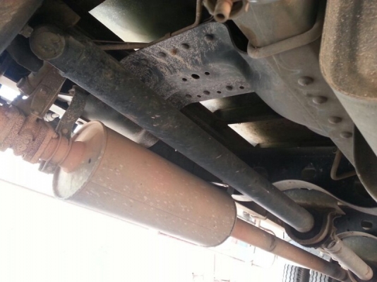 รถฮีโน่ 10 ล้อ ตู้แห้ง 220 แรงม้า. ปี 48  สนใจติดต่อ 081 - 6079515