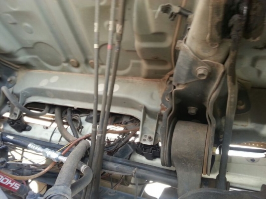 รถฮีโน่ 10 ล้อ ตู้แห้ง 220 แรงม้า. ปี 48  สนใจติดต่อ 081 - 6079515