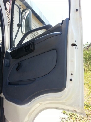 รถฮีโน่ 10 ล้อ ตู้แห้ง 220 แรงม้า. ปี 48  สนใจติดต่อ 081 - 6079515