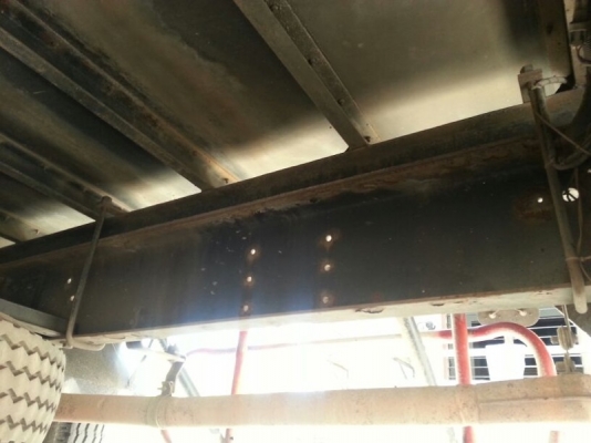 รถฮีโน่ 10 ล้อ ตู้แห้ง 220 แรงม้า. ปี 48  สนใจติดต่อ 081 - 6079515