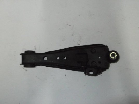 ปีกนก TOYOTA รุ่น COMMUTER ล่าง