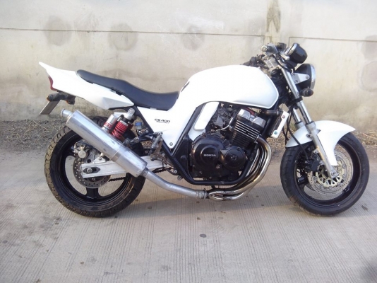 ขาย Honda cb 400 ปี 95 พร้อมทะเบียน กทม เอกสารโอนพร้อม ของเหลวเปลี่ยนถ่ายใหม่หมดเครื่องไม่มีเยิ้ม ยางเต็ม ท่อ BEET Japan ผ้าเบรคเต็ม เครื่องดีไม่มีเกเร ขาย 110,000 บาท รถสวยครับรับประกัน สนใจสอบถามได้ครับ ยินดีตอบทุกรายละเอียด 0954933733 .....