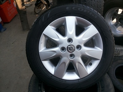 ขายล้อแม็กNISSAN March ขอบ 15 พร้อมยาง 1 ชุด
