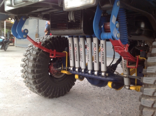 รถTOYOTA hiro4x4ยาง37นิ้ว เครื่องKZ3000เทอร์โบ วินซ์หน้าหลัง