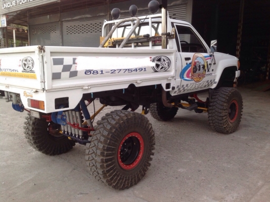 รถTOYOTA hiro4x4ยาง37นิ้ว เครื่องKZ3000เทอร์โบ วินซ์หน้าหลัง
