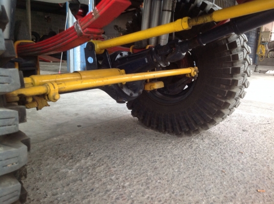 รถTOYOTA hiro4x4ยาง37นิ้ว เครื่องKZ3000เทอร์โบ วินซ์หน้าหลัง