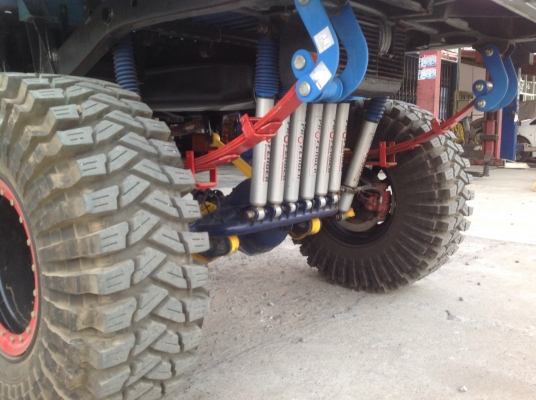 รถTOYOTA hiro4x4ยาง37นิ้ว เครื่องKZ3000เทอร์โบ วินซ์หน้าหลัง