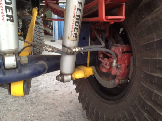 รถTOYOTA hiro4x4ยาง37นิ้ว เครื่องKZ3000เทอร์โบ วินซ์หน้าหลัง