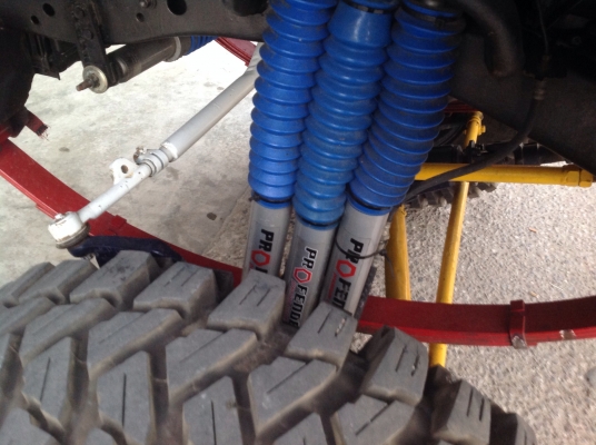 รถTOYOTA hiro4x4ยาง37นิ้ว เครื่องKZ3000เทอร์โบ วินซ์หน้าหลัง