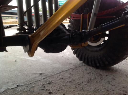 รถTOYOTA hiro4x4ยาง37นิ้ว เครื่องKZ3000เทอร์โบ วินซ์หน้าหลัง