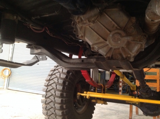 รถTOYOTA hiro4x4ยาง37นิ้ว เครื่องKZ3000เทอร์โบ วินซ์หน้าหลัง