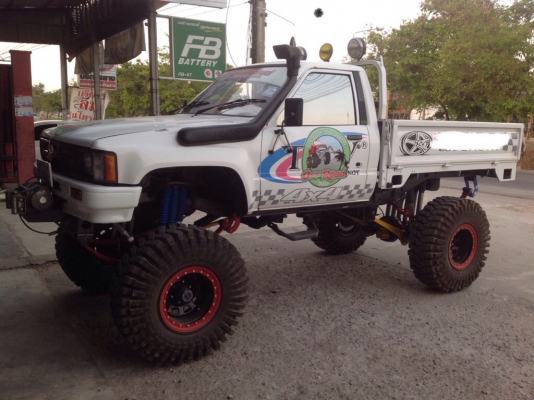รถTOYOTA hiro4x4ยาง37นิ้ว เครื่องKZ3000เทอร์โบ วินซ์หน้าหลัง