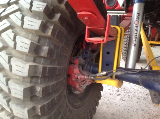 รถTOYOTA hiro4x4ยาง37นิ้ว เครื่องKZ3000เทอร์โบ วินซ์หน้าหลัง