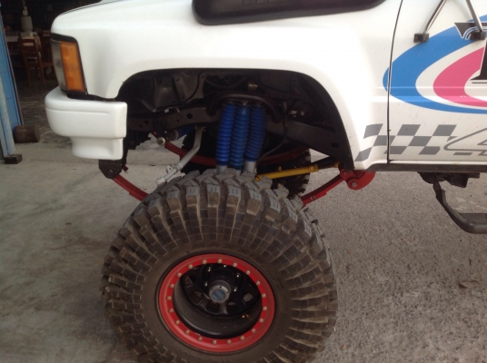 รถTOYOTA hiro4x4ยาง37นิ้ว เครื่องKZ3000เทอร์โบ วินซ์หน้าหลัง