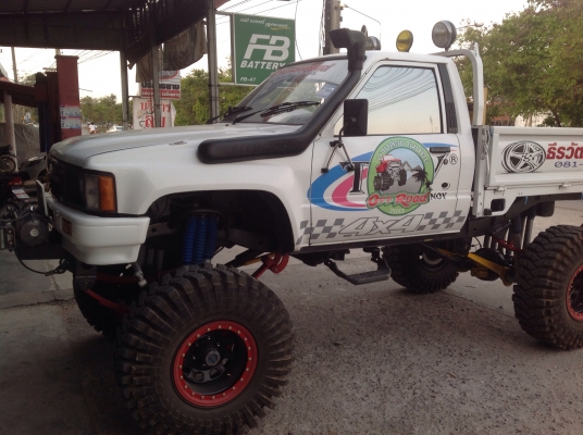 รถTOYOTA hiro4x4ยาง37นิ้ว เครื่องKZ3000เทอร์โบ วินซ์หน้าหลัง