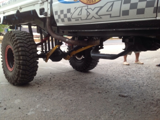 รถTOYOTA hiro4x4ยาง37นิ้ว เครื่องKZ3000เทอร์โบ วินซ์หน้าหลัง