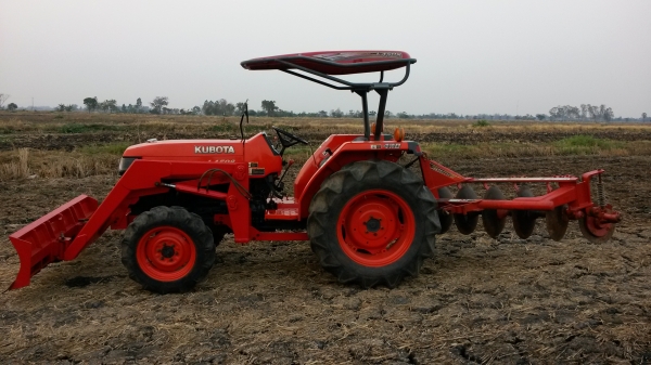 ขายด่วนๆๆๆ L4508+ใบดันคานบนยกสูงแปลงเป็นใบตักบุ้งกี๋ได้ครับ แถมผาน 6 ให้อีกตัว