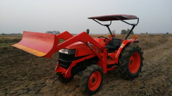 ขายด่วนๆๆๆ L4508+ใบดันคานบนยกสูงแปลงเป็นใบตักบุ้งกี๋ได้ครับ แถมผาน 6 ให้อีกตัว