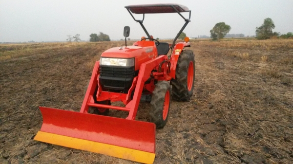 ขายด่วนๆๆๆ L4508+ใบดันคานบนยกสูงแปลงเป็นใบตักบุ้งกี๋ได้ครับ แถมผาน 6 ให้อีกตัว