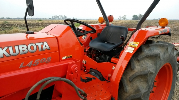 ขายด่วนๆๆๆ L4508+ใบดันคานบนยกสูงแปลงเป็นใบตักบุ้งกี๋ได้ครับ แถมผาน 6 ให้อีกตัว