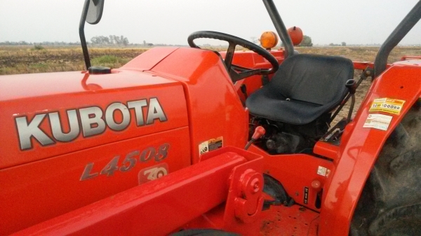 ขายด่วนๆๆๆ L4508+ใบดันคานบนยกสูงแปลงเป็นใบตักบุ้งกี๋ได้ครับ แถมผาน 6 ให้อีกตัว