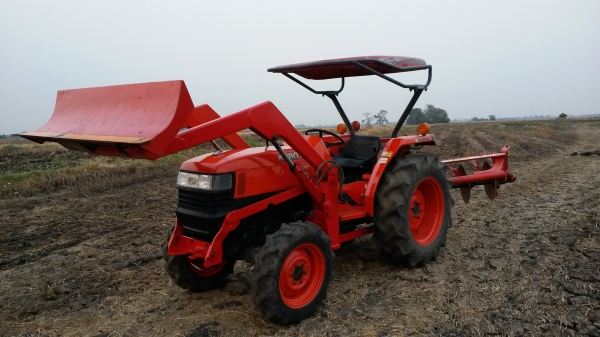 ขายด่วนๆๆๆ L4508+ใบดันคานบนยกสูงแปลงเป็นใบตักบุ้งกี๋ได้ครับ แถมผาน 6 ให้อีกตัว