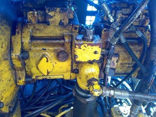 รถแบคโฮ  KOBELCO  200 - 3  (  * ไม่มีเล่มทะเบียน. )  สนใจติดต่อ 081 - 6079515