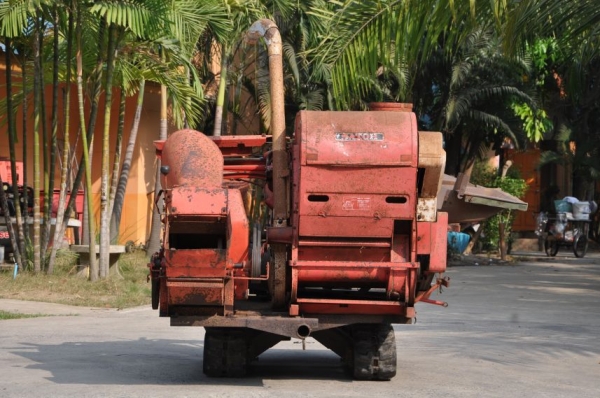 ขายเครื่อง สับ ย่อย กิ่งไม้ เครื่องดีเซล ติดรถตีนตะขาบ พร้อมตู้นวดเมล็ดพันธ์ อเนคประสงค์ นำเข้าญี่ปุ่นยังไม่เคยใช้งานในไทย 29,500เท่านั้น!!