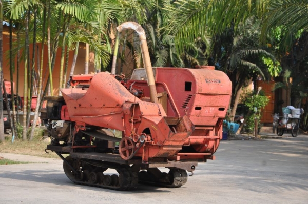 ขายเครื่อง สับ ย่อย กิ่งไม้ เครื่องดีเซล ติดรถตีนตะขาบ พร้อมตู้นวดเมล็ดพันธ์ อเนคประสงค์ นำเข้าญี่ปุ่นยังไม่เคยใช้งานในไทย 29,500เท่านั้น!!