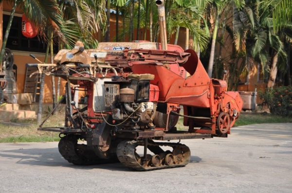 ขายเครื่อง สับ ย่อย กิ่งไม้ เครื่องดีเซล ติดรถตีนตะขาบ พร้อมตู้นวดเมล็ดพันธ์ อเนคประสงค์ นำเข้าญี่ปุ่นยังไม่เคยใช้งานในไทย 29,500เท่านั้น!!