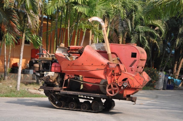 ขายเครื่อง สับ ย่อย กิ่งไม้ เครื่องดีเซล ติดรถตีนตะขาบ พร้อมตู้นวดเมล็ดพันธ์ อเนคประสงค์ นำเข้าญี่ปุ่นยังไม่เคยใช้งานในไทย 29,500เท่านั้น!!