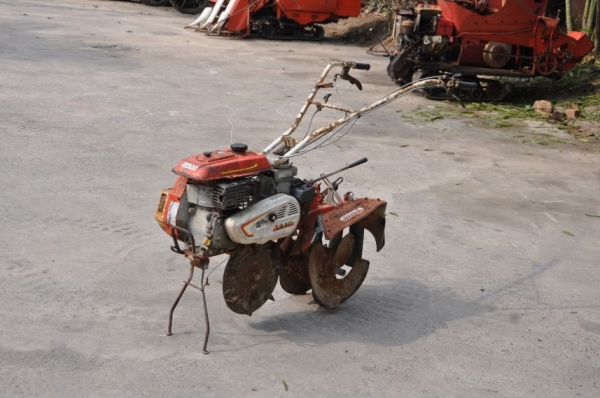 ขายรถพรวนดิน SHIBURA 501สภาพสวยเดิมจากญี่ปุ่น มีเกียร์ แฮนด์ปรับระดับได้ สาดดินได้ดีมาก 12,500เท่านั้น