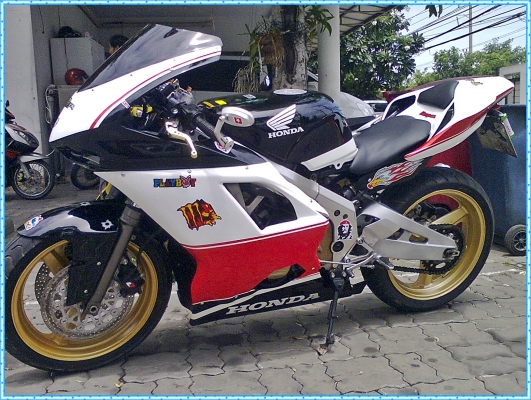 ขาย CBR400 ปี89 แฟริ่งแต่ง Ducati1198 ทะเบียนแท้