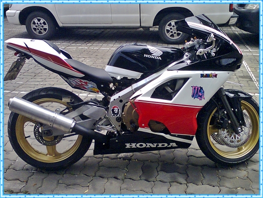 ขาย CBR400 ปี89 แฟริ่งแต่ง Ducati1198 ทะเบียนแท้