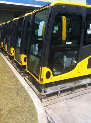 หัวเก๋งรถแบ็คโฮ KOMATSU'CAT