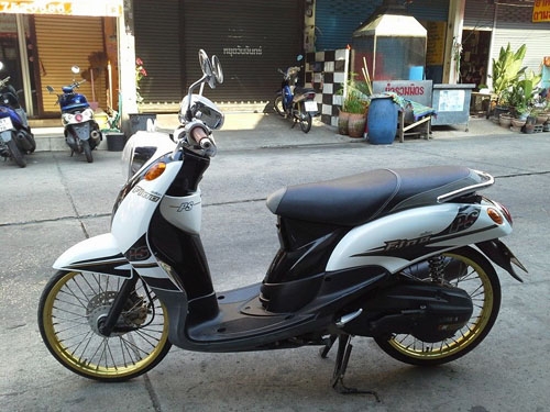 Fino ปี 54 ท่ออาร์ม สีขาว ดำ ล้อขอบทอง รถสวย เบาะใหม่ เครื่องเดิมแน่นๆ เอกสารครบ ท้าพิสูจน์ ลองขับได้จ้า