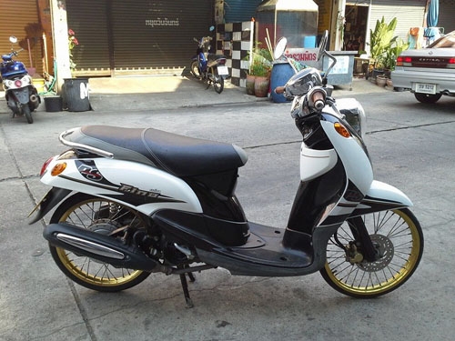 Fino ปี 54 ท่ออาร์ม สีขาว ดำ ล้อขอบทอง รถสวย เบาะใหม่ เครื่องเดิมแน่นๆ เอกสารครบ ท้าพิสูจน์ ลองขับได้จ้า Fino ปี 54 ท่ออาร์ม สีขาว ดำ ล้อขอบทอง รถสวย เบาะใหม่ เครื่องเดิมแน่นๆ เอกสารครบ ท้าพิสูจน์ ลองขับได้จ้า