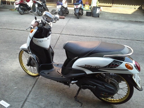 Fino ปี 54 ท่ออาร์ม สีขาว ดำ ล้อขอบทอง รถสวย เบาะใหม่ เครื่องเดิมแน่นๆ เอกสารครบ ท้าพิสูจน์ ลองขับได้จ้า Fino ปี 54 ท่ออาร์ม สีขาว ดำ ล้อขอบทอง รถสวย เบาะใหม่ เครื่องเดิมแน่นๆ เอกสารครบ ท้าพิสูจน์ ลองขับได้จ้า