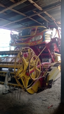 ขายด่วนรถเกี่ยวข้าวเกษตรพัฒนารุ่นปลดหนี้ปี53 สภาพเหมือนใหม่ใช้งานน้อยมาก