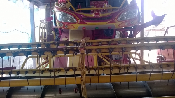 ขายด่วนรถเกี่ยวข้าวเกษตรพัฒนารุ่นปลดหนี้ปี53 สภาพเหมือนใหม่ใช้งานน้อยมาก