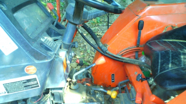 รถไถ KUBOTA L2605DT 4WD ลดราคาพิเศษเหลือเพียง 165,000 บาท.พิเศษที่มีอุปกรณ์มากชิ้น.