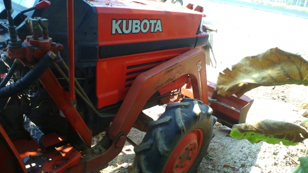 รถไถ KUBOTA L2605DT 4WD ลดราคาพิเศษเหลือเพียง 165,000 บาท.พิเศษที่มีอุปกรณ์มากชิ้น.