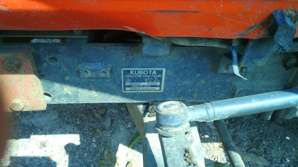 รถไถ KUBOTA L2605DT 4WD ลดราคาพิเศษเหลือเพียง 165,000 บาท.พิเศษที่มีอุปกรณ์มากชิ้น.